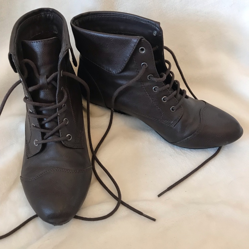 Brown ankle Oxford booties size 7 1/2